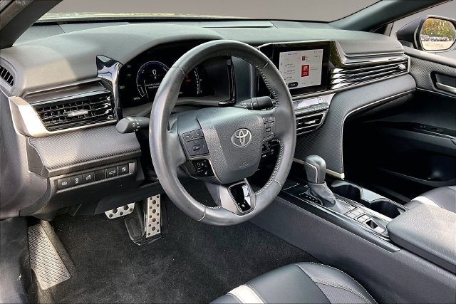 Used 2025 Toyota Camry SE w/ Convenience Package FWD image 17