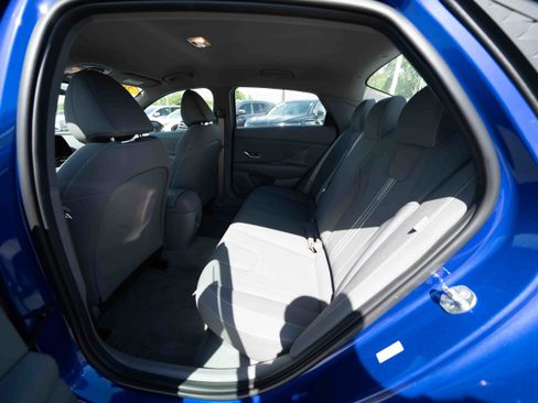 Used 2025 Hyundai Elantra SEL FWD image 23