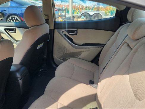 Used 2014 Hyundai Elantra SE image 7