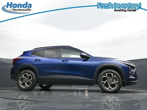 Used 2024 Chevrolet Trax LT w/ Driver Confidence Package FWD image 40