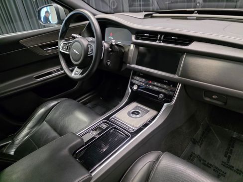 Used 2018 Jaguar XF S image 37