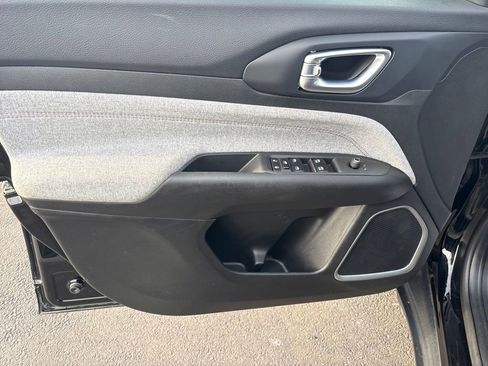 Certified 2023 Jeep Compass Latitude image 13