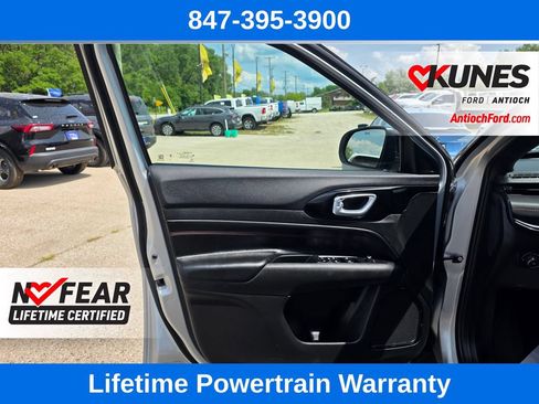 Used 2025 Jeep Compass Trailhawk AWD/4WD image 15
