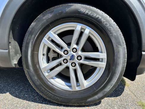 Used 2022 Ford Explorer XLT w/ Equipment Group 202A image 7