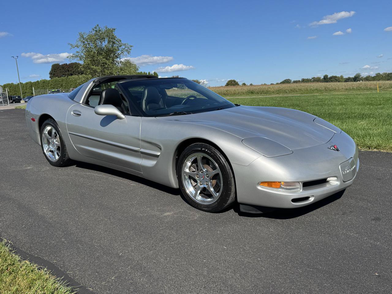 Used 2004 Chevrolet Corvette Coupe w/ Preferred Equipment Group RWD image 5
