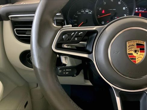 Used 2019 Porsche Macan image 23
