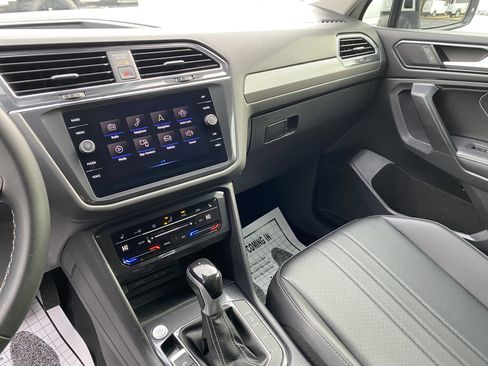 Used 2023 Volkswagen Tiguan SE image 23