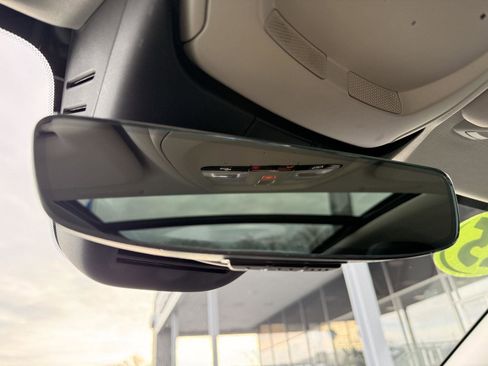 Used 2025 Volvo V60 B5 Cross Country Plus image 25