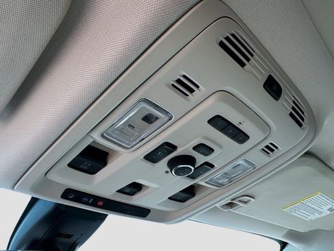 Used 2021 GMC Yukon XL Denali w/ Denali Premium Package image 20