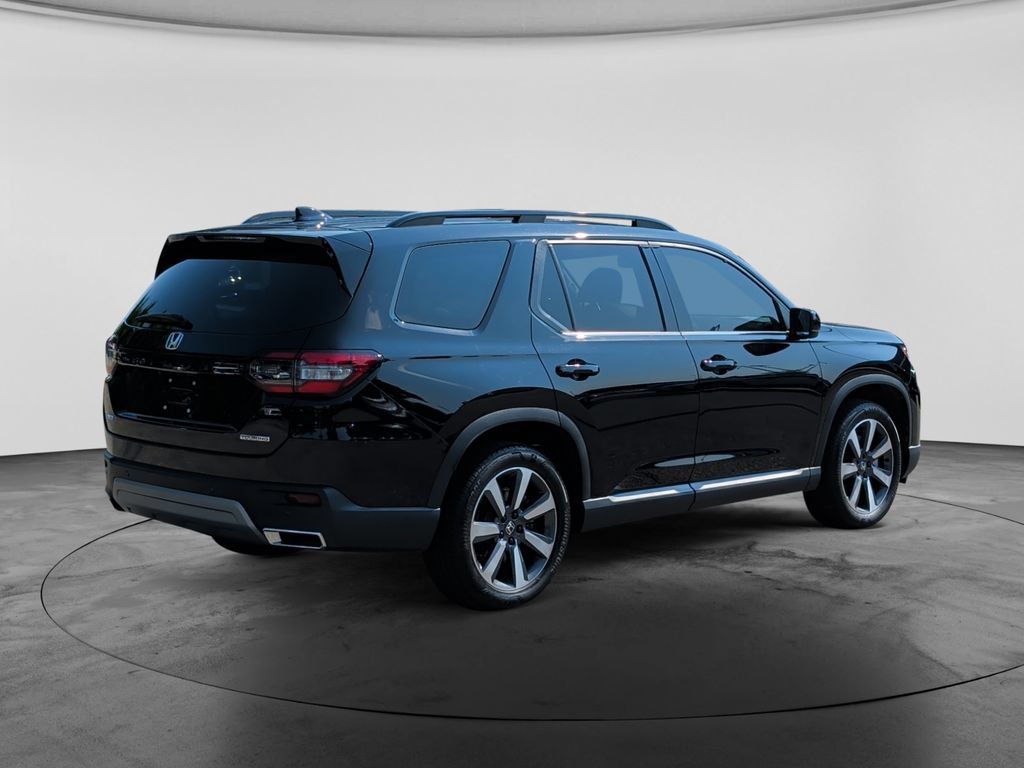 Used 2025 Honda Pilot Touring image 7