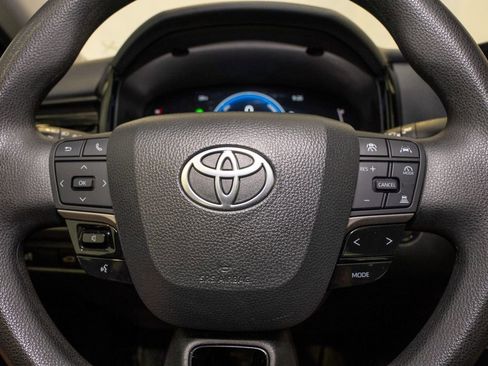 Used 2025 Toyota Camry LE image 17