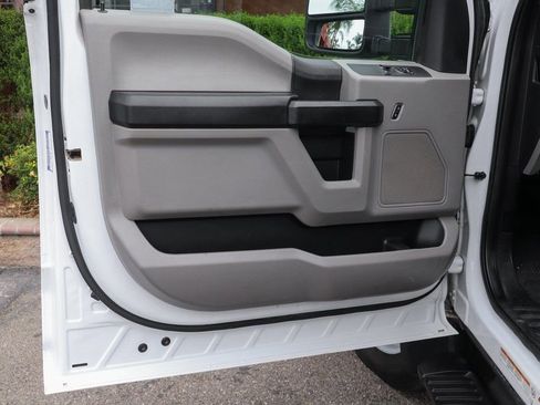 Used 2019 Ford F550 2WD Regular Cab Super Duty image 16