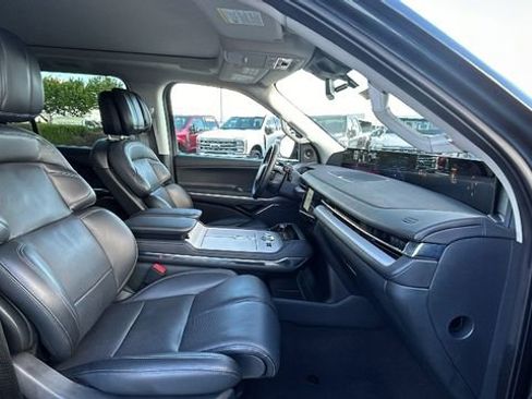 Used 2025 Lincoln Navigator Reserve image 12