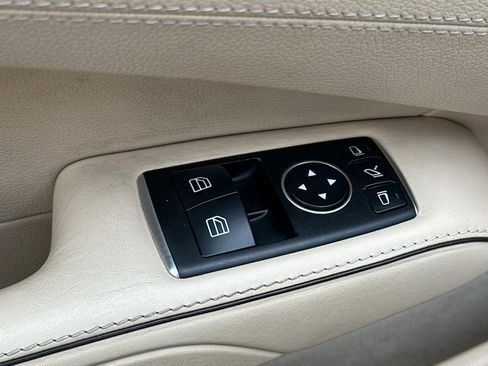 Used 2015 Mercedes-Benz SL 63 AMG image 11