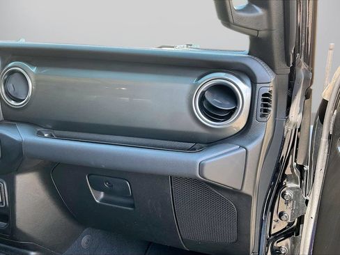 Used 2023 Jeep Gladiator Overland AWD/4WD image 20