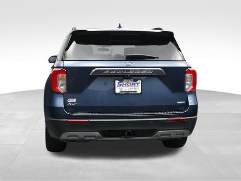 Used 2020 Ford Explorer XLT w/ Equipment Group 202A AWD/4WD image 4