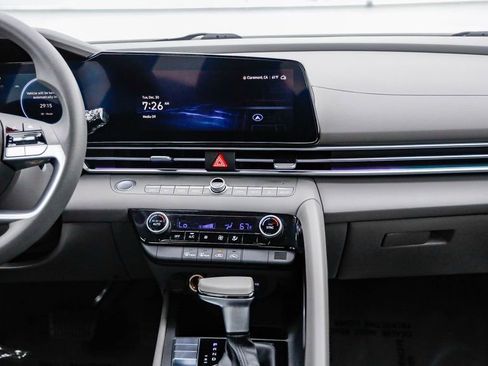 Used 2024 Hyundai Elantra Blue image 14