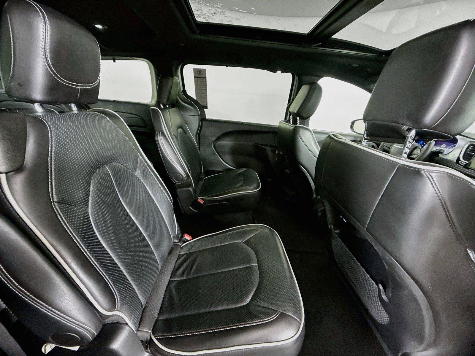 Used 2025 Chrysler Pacifica Limited FWD image 41