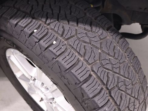 Used 2016 Toyota Tundra SR5 w/ SR5 Upgrade Package AWD/4WD image 38