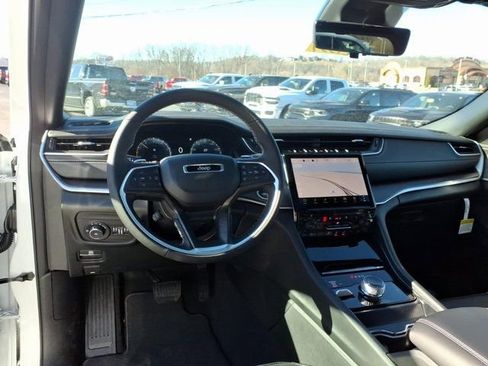 New 2025 Jeep Grand Cherokee L Limited w/ Luxury Tech Group II image 12