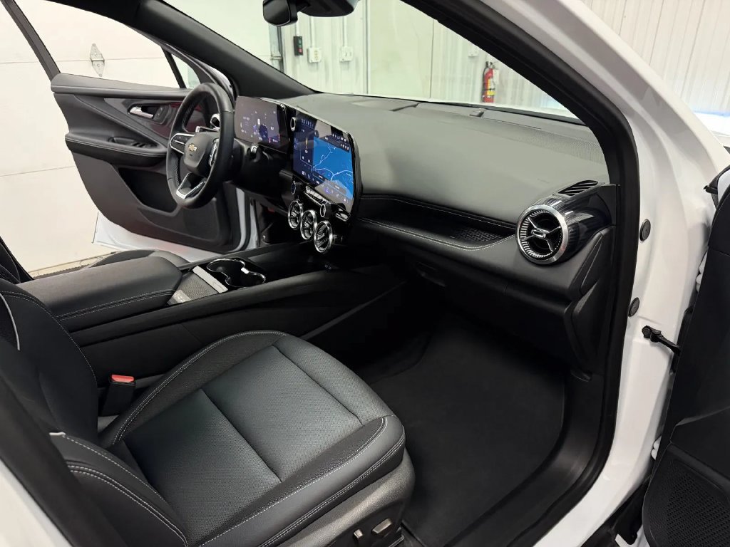 Used 2024 Chevrolet Blazer EV LT AWD/4WD image 46