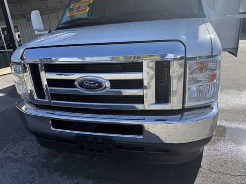 Used 2022 Ford E-450 and Econoline 450 Super Duty w/ Motorhome Prep Package RWD image 33