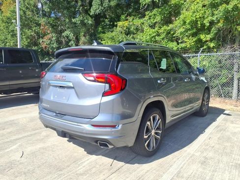 Used 2020 GMC Terrain Denali w/ Denali Premium Package FWD image 5