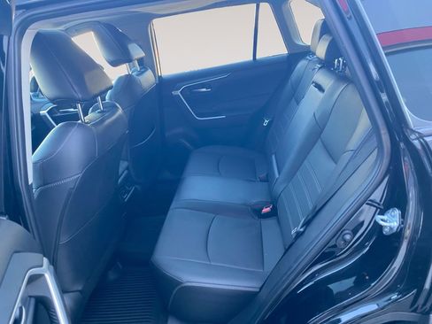 Used 2023 Toyota RAV4 XLE Premium image 10