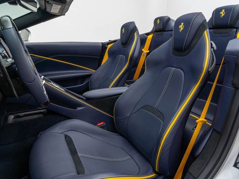 Certified 2024 Ferrari Roma Base image 5