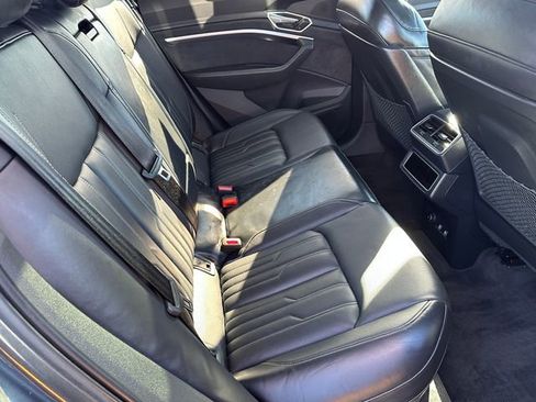 Used 2019 Audi e-tron Prestige w/ Prestige Package image 13