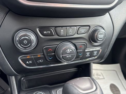 Used 2023 Jeep Cherokee Altitude Lux image 22