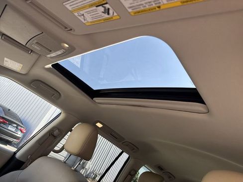 Used 2023 Nissan Armada SL w/ Captain's Chairs Package image 31