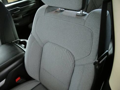 Used 2019 RAM 1500 Big Horn AWD/4WD image 18