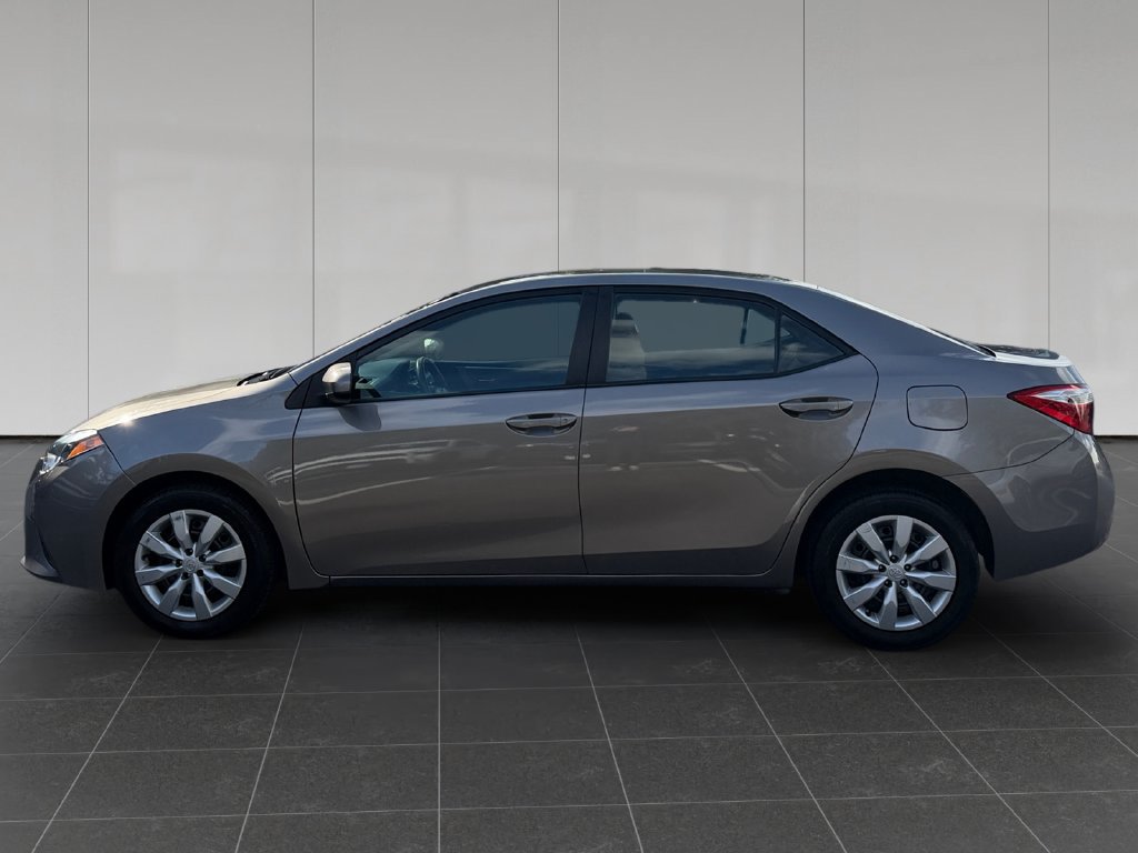 Used 2014 Toyota Corolla LE FWD image 2