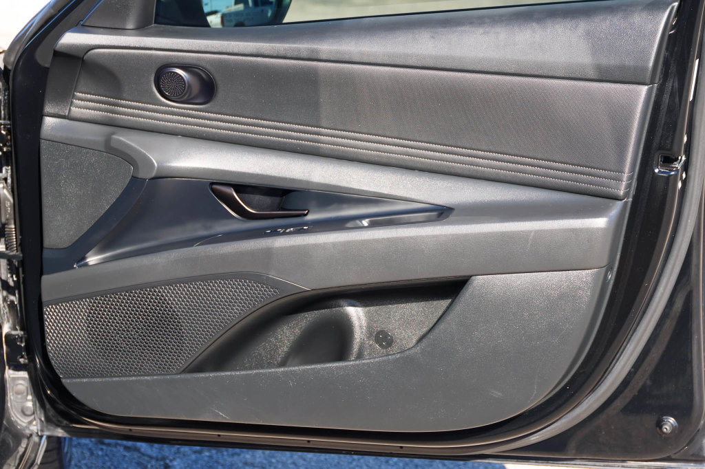 Used 2026 Hyundai Elantra Sport FWD image 13