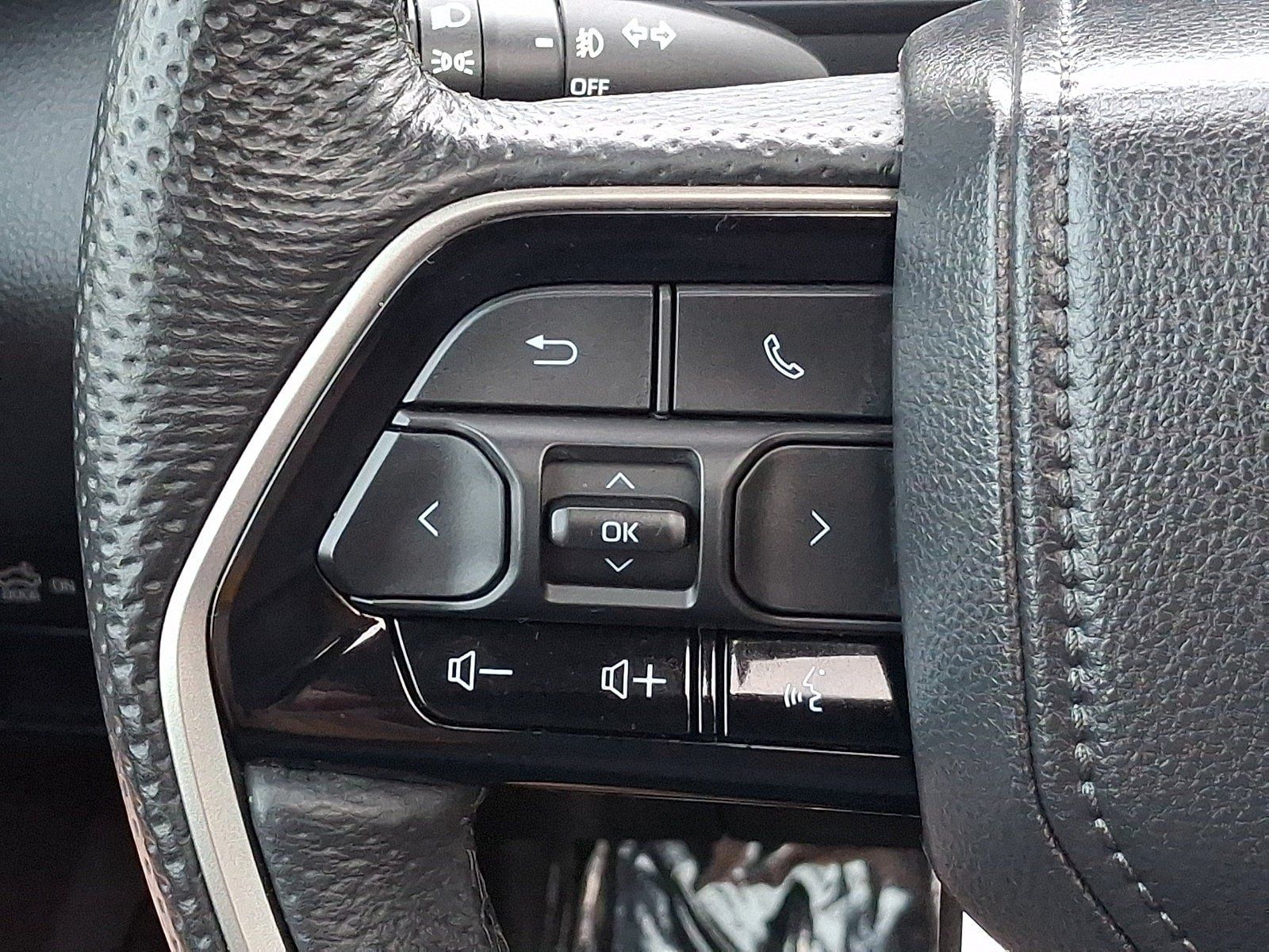 Used 2024 Toyota Tundra Limited AWD/4WD image 21