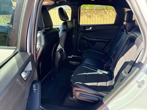 Certified 2025 Ford Escape ST-Line Select AWD/4WD image 18