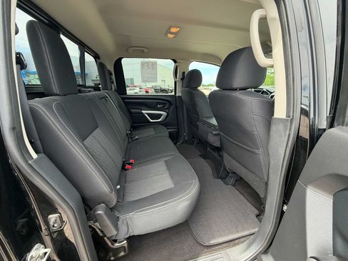Used 2018 Nissan Titan SV AWD/4WD image 23
