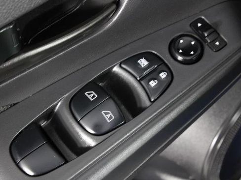 Certified 2025 Nissan Kicks Play S image 22