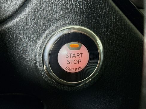Used 2019 Nissan Pathfinder SV AWD/4WD image 21