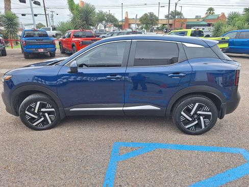 Used 2025 Nissan Kicks SV FWD image 4