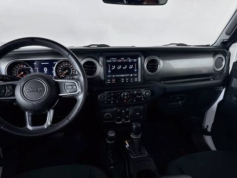 Used 2019 Jeep Wrangler Unlimited Sahara AWD/4WD image 27