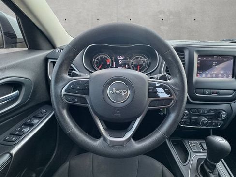 Used 2020 Jeep Cherokee Latitude FWD image 21