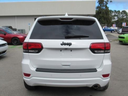 Used 2021 Jeep Grand Cherokee Laredo X image 5