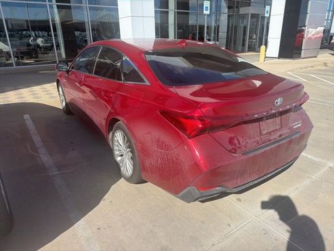 Used 2020 Toyota Avalon Limited image 4
