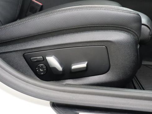 Used 2019 BMW 530i w/ Convenience Package RWD image 29