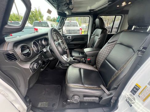 Used 2023 Jeep Gladiator Overland image 10