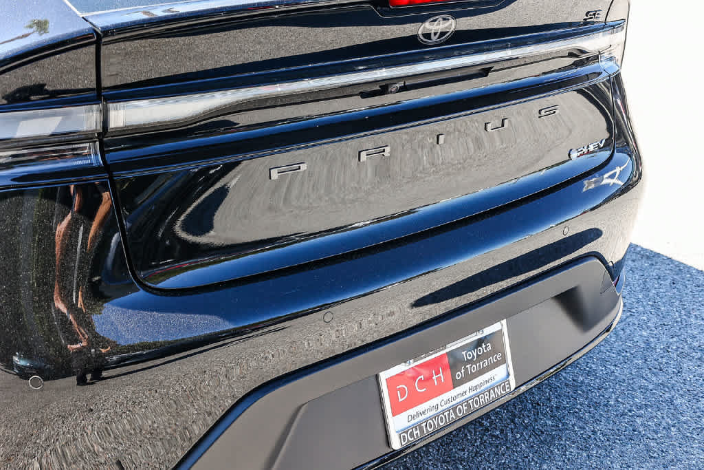 New 2027 Toyota Prius Plug-In Hybrid FWD image 7