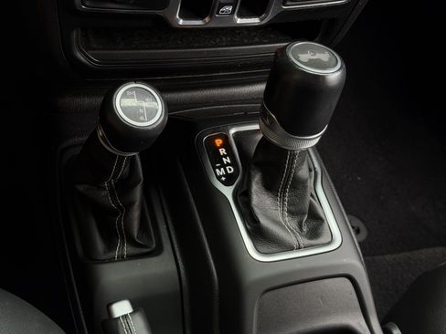 Used 2023 Jeep Wrangler Unlimited Sahara w/ Cold Weather Group AWD/4WD image 27