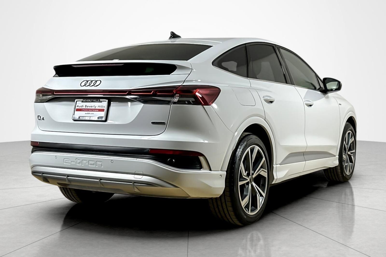 Used 2024 Audi Q4 e-tron Prestige AWD/4WD image 5